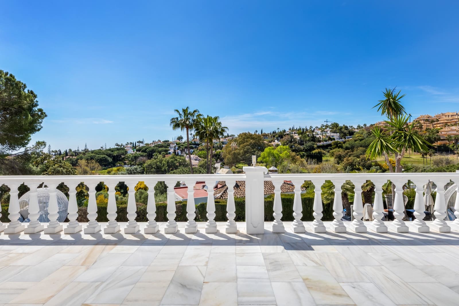 5 Zimmer Villa zu verkaufen in Marbella mit Pool Garage - 1.795.000 € (Ref: 9758527)