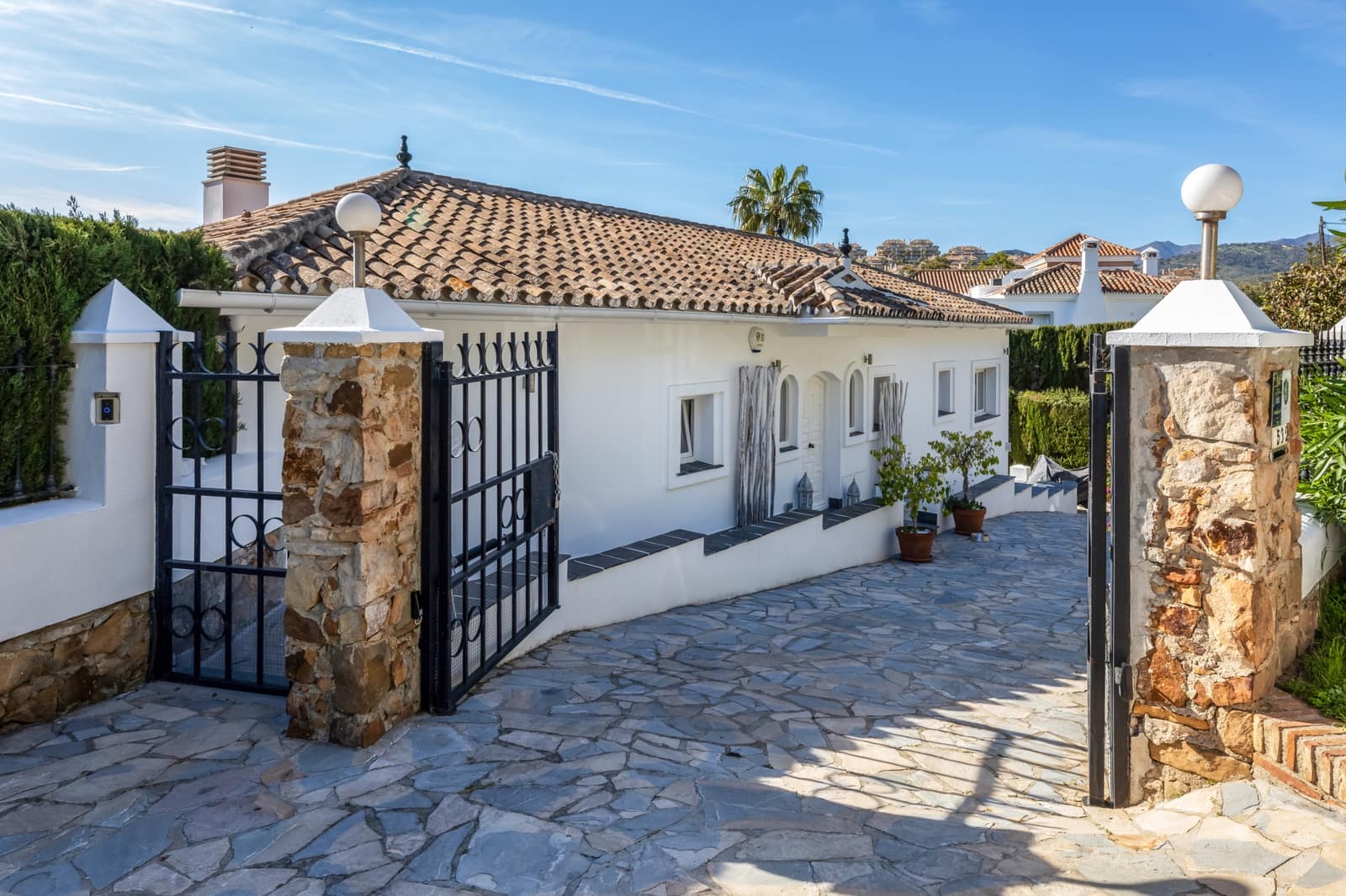 5 Zimmer Villa zu verkaufen in Marbella mit Pool Garage - 1.795.000 € (Ref: 9758527)