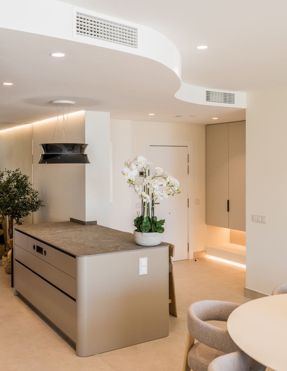 3 sypialnia Penthouse na sprzedaż w Estepona z basenem garażem - 2 695 000 € (Ref: 9772688)