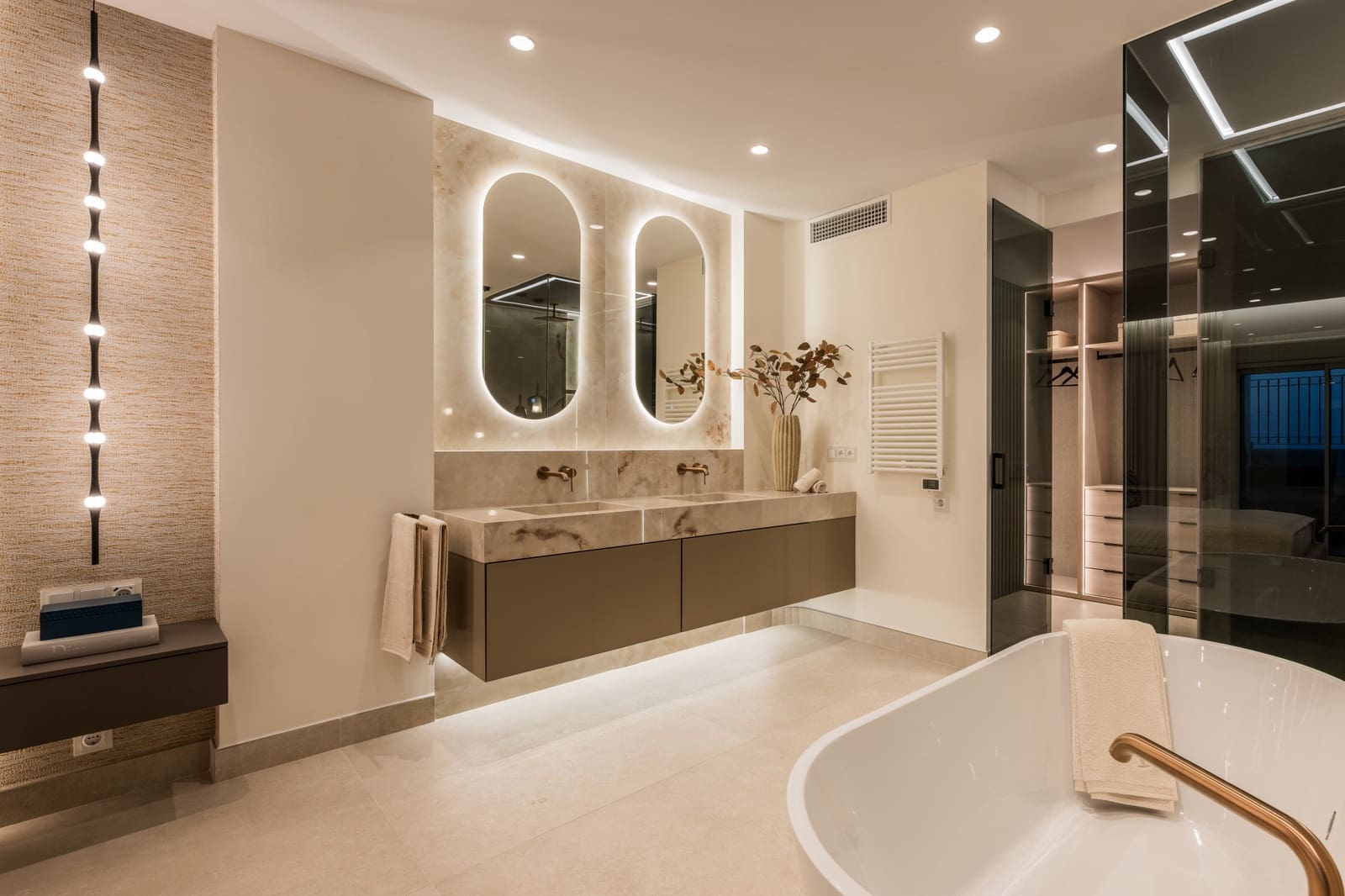 3 sypialnia Penthouse na sprzedaż w Estepona z basenem garażem - 2 695 000 € (Ref: 9772688)