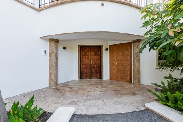 4 slaapkamer Villa te koop in San Pedro de Alcantara, Marbella met zwembad garage - € 5.850.000 (Ref: 9772691)