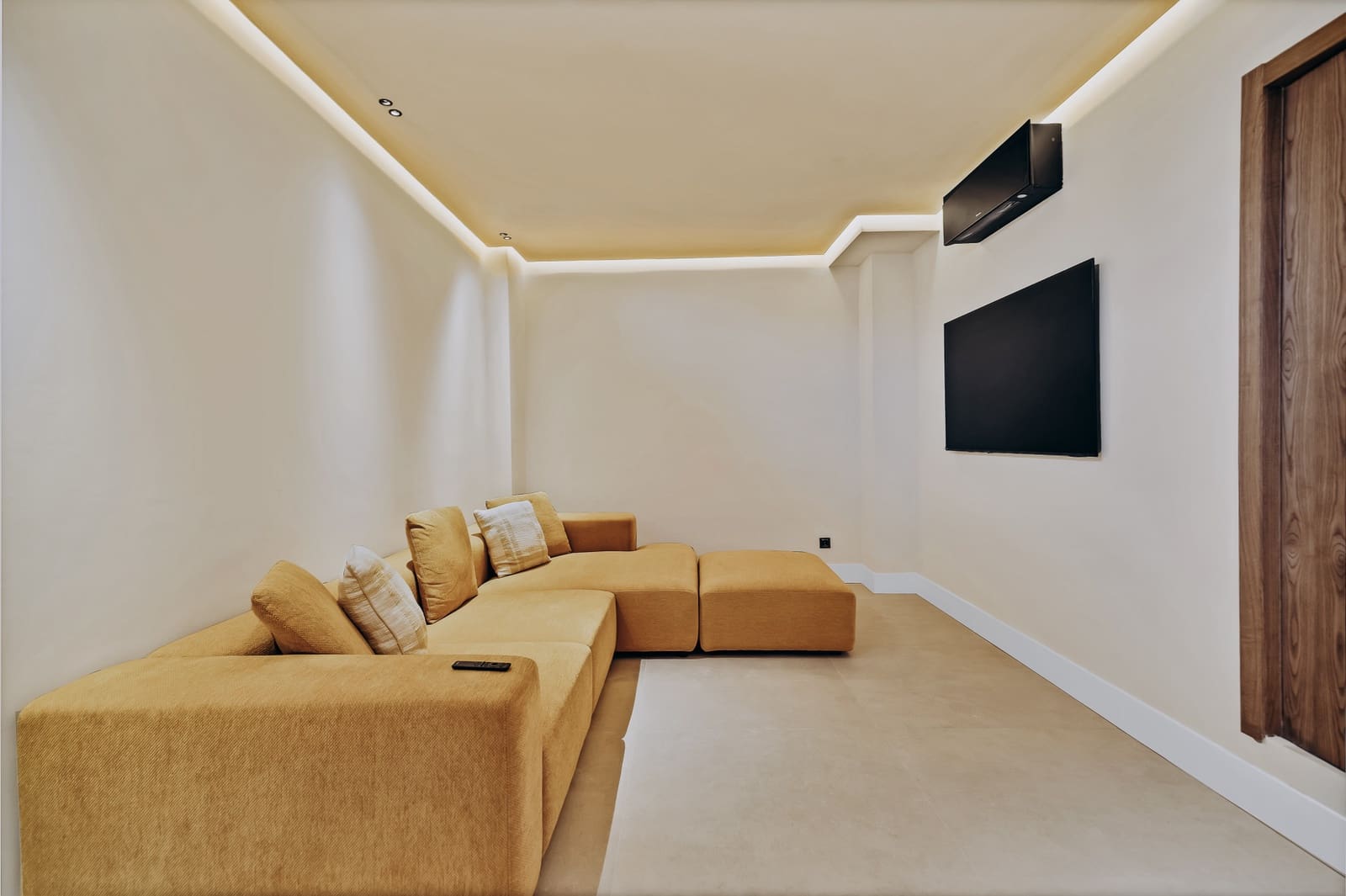4 chambre Villa/Maison Semi-Mitoyenne à vendre à Puerto Banus avec piscine garage - 1 350 000 € (Ref: 9783014)