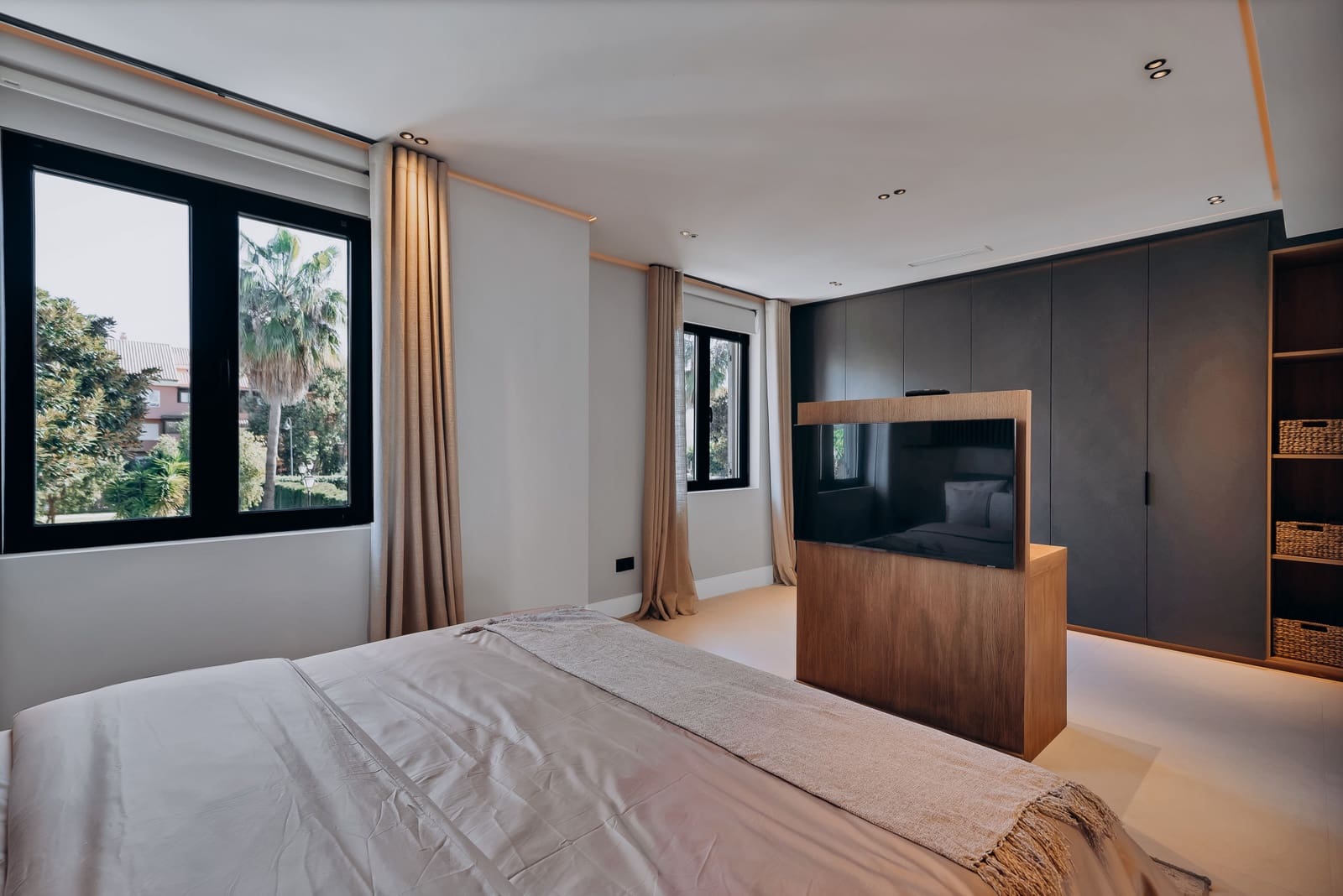 4 chambre Villa/Maison Semi-Mitoyenne à vendre à Puerto Banus avec piscine garage - 1 350 000 € (Ref: 9783014)