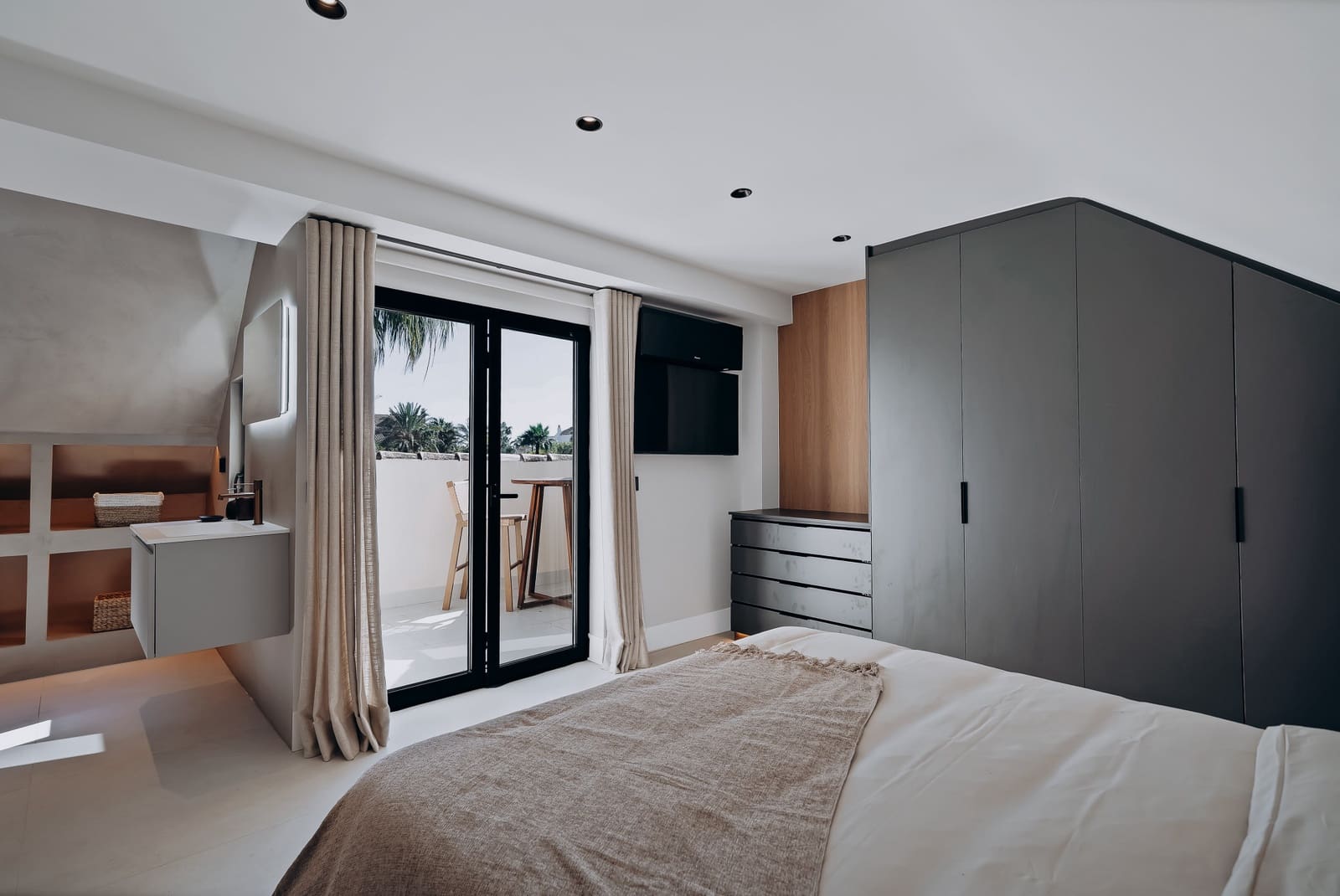 4 chambre Villa/Maison Semi-Mitoyenne à vendre à Puerto Banus avec piscine garage - 1 350 000 € (Ref: 9783014)