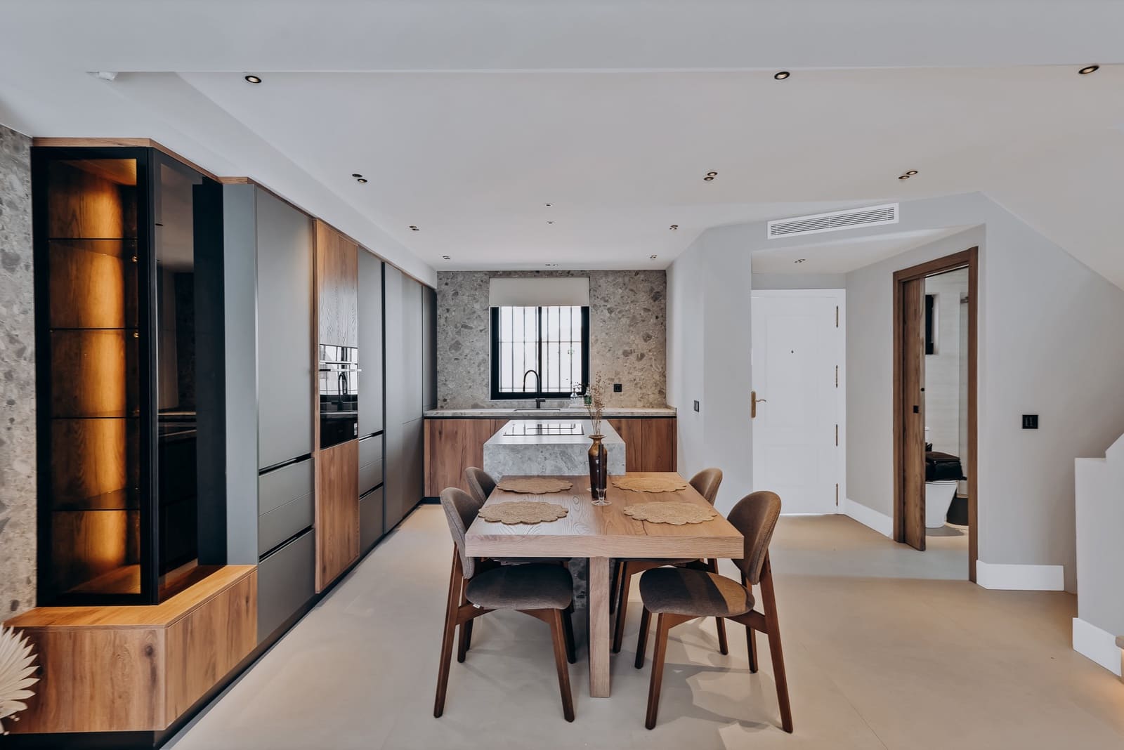 4 chambre Villa/Maison Semi-Mitoyenne à vendre à Puerto Banus avec piscine garage - 1 350 000 € (Ref: 9783014)