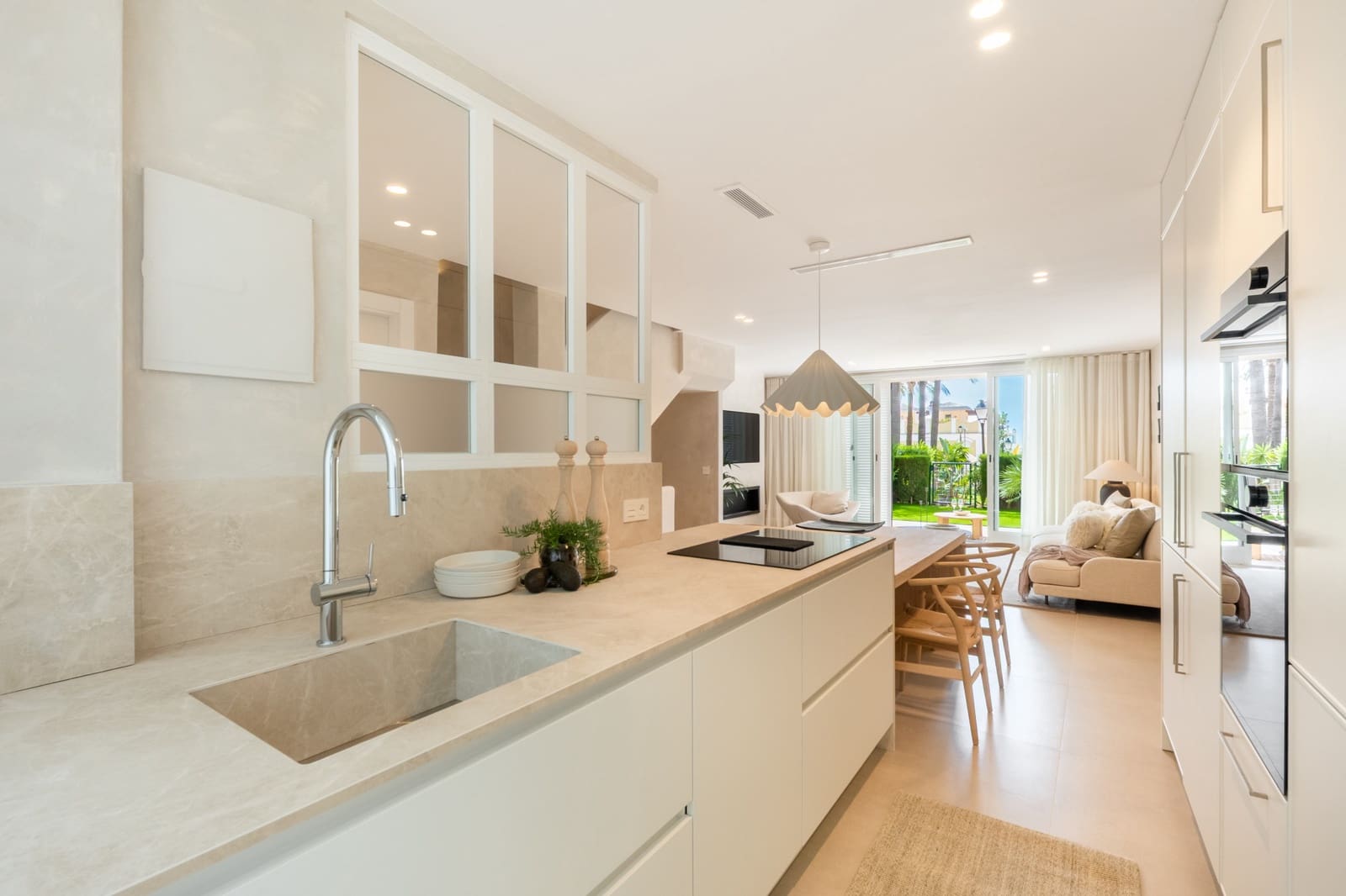 3 sypialnia Dom na sprzedaż w Marbella z basenem garażem - 1 725 000 € (Ref: 9798670)