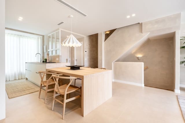 3 sypialnia Dom na sprzedaż w Marbella z basenem garażem - 1 725 000 € (Ref: 9798670)