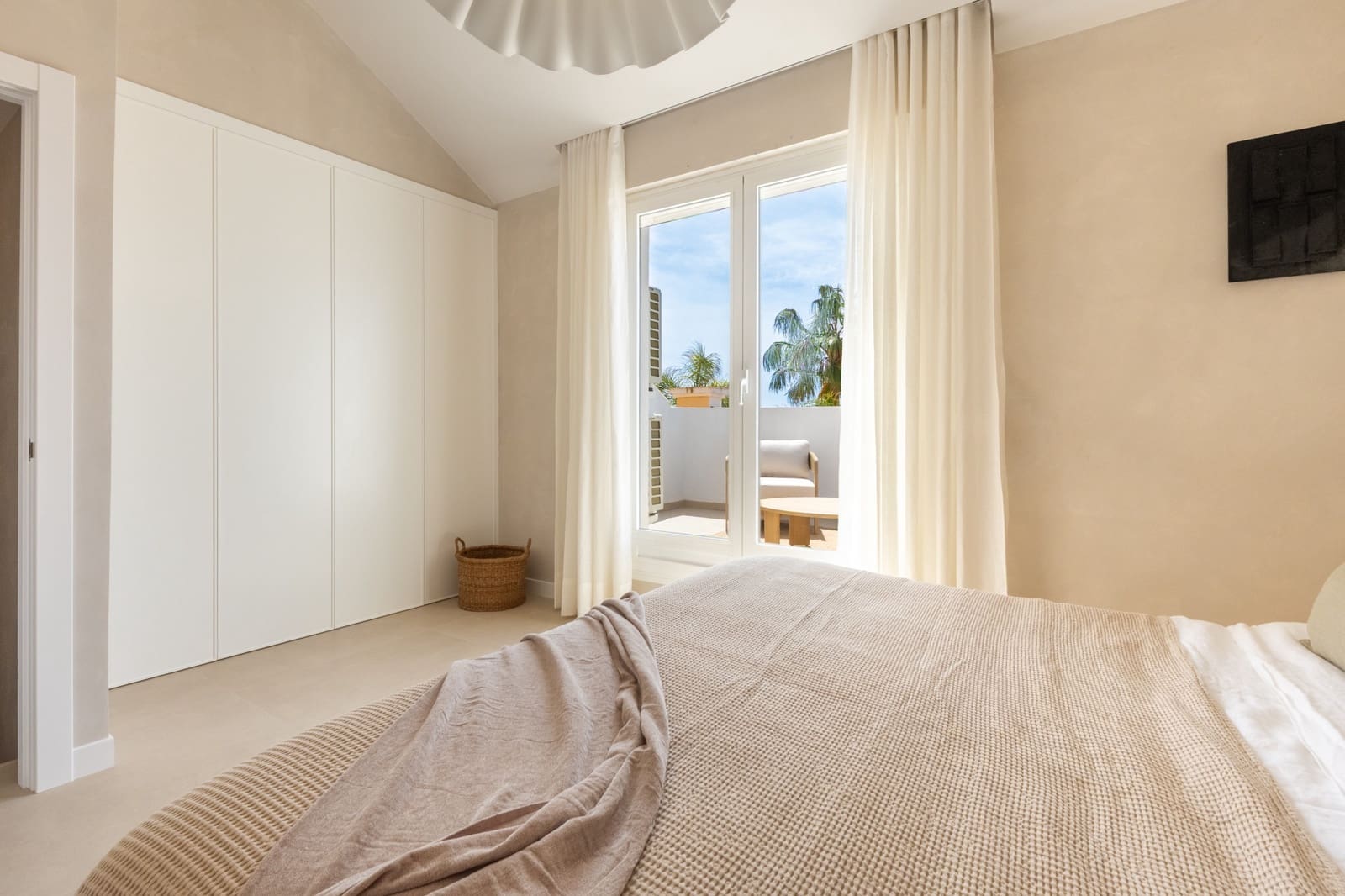 3 sypialnia Dom na sprzedaż w Marbella z basenem garażem - 1 725 000 € (Ref: 9798670)