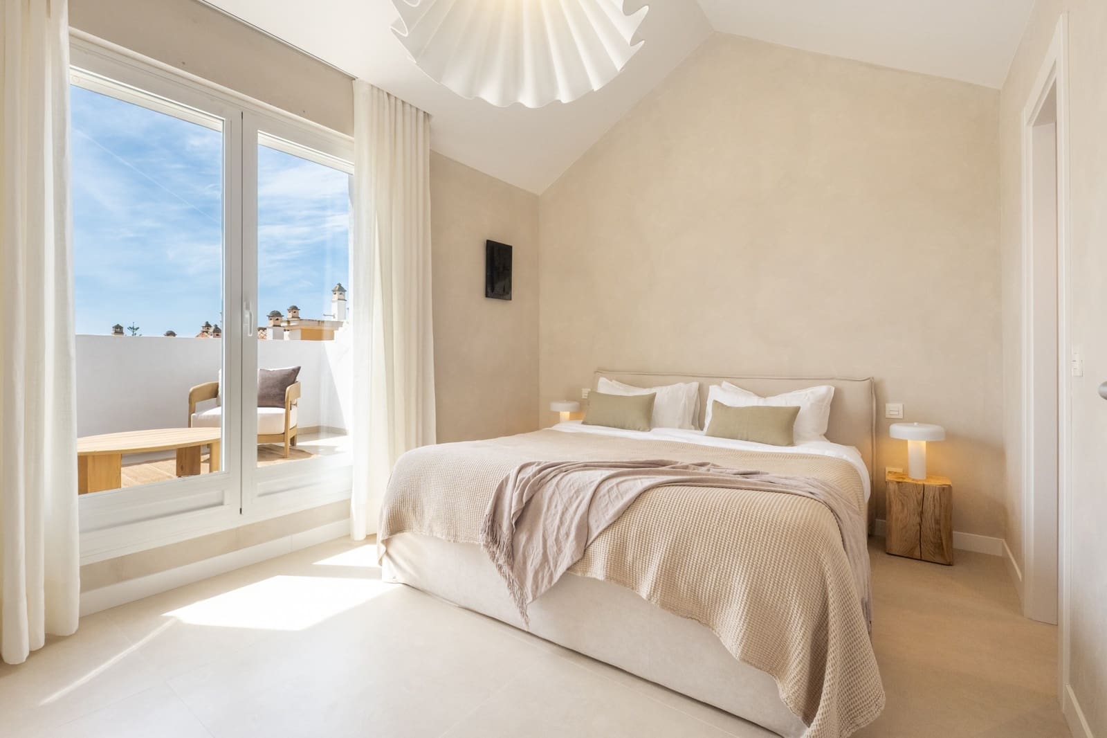 3 sypialnia Dom na sprzedaż w Marbella z basenem garażem - 1 725 000 € (Ref: 9798670)