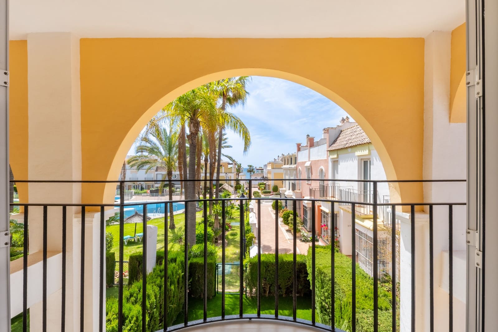 3 sypialnia Dom na sprzedaż w Marbella z basenem garażem - 1 725 000 € (Ref: 9798670)