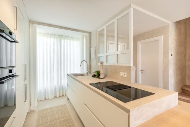 3 sypialnia Dom na sprzedaż w Marbella z basenem garażem - 1 725 000 € (Ref: 9798670)