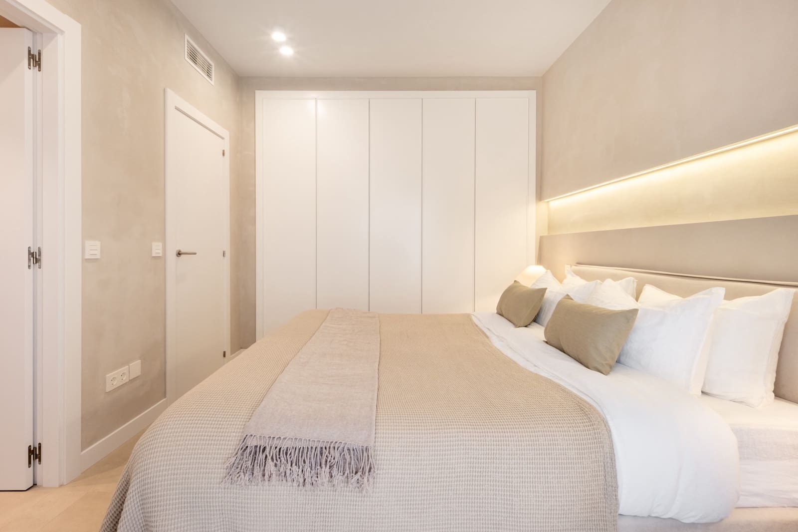 3 sypialnia Dom na sprzedaż w Marbella z basenem garażem - 1 725 000 € (Ref: 9798670)