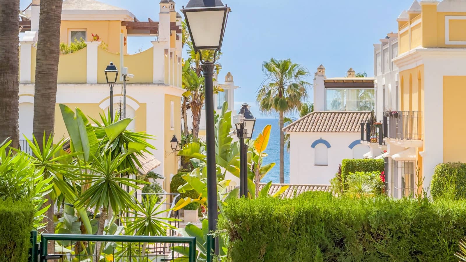 3 sypialnia Dom na sprzedaż w Marbella z basenem garażem - 1 725 000 € (Ref: 9798670)