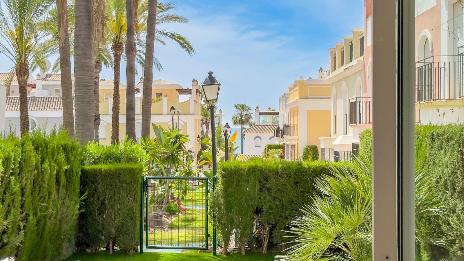3 sypialnia Dom na sprzedaż w Marbella z basenem garażem - 1 725 000 € (Ref: 9798670)