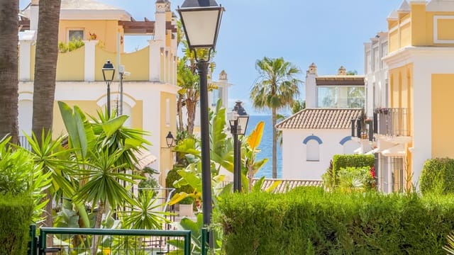 3 sypialnia Dom na sprzedaż w Marbella z basenem garażem - 1 725 000 € (Ref: 9798670)