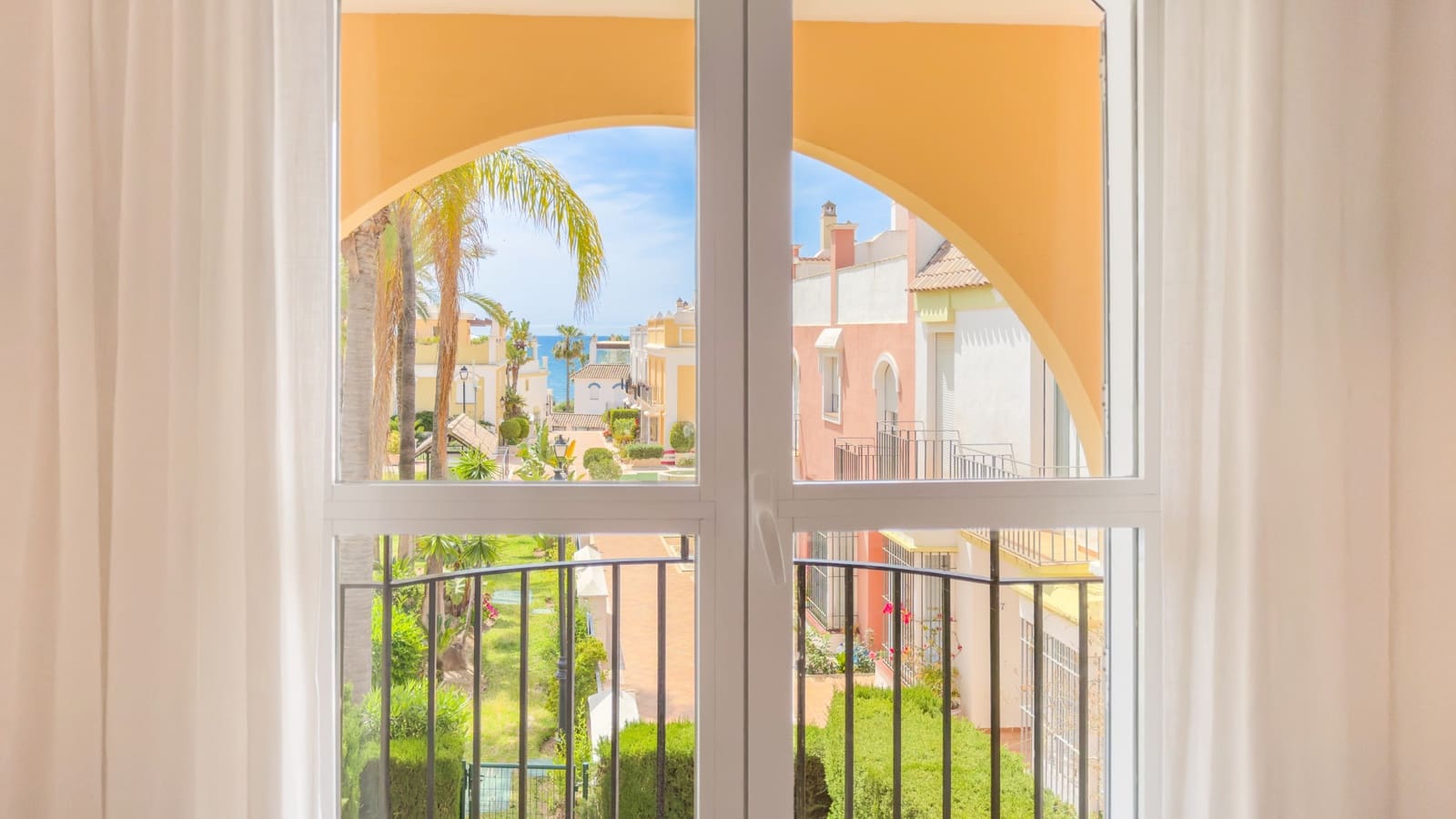 3 sypialnia Dom na sprzedaż w Marbella z basenem garażem - 1 725 000 € (Ref: 9798670)