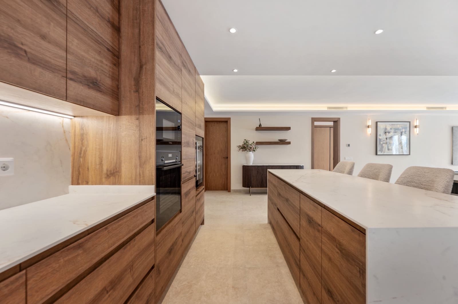 3 quarto Apartamento para venda em Nueva Andalucia com piscina garagem - 1 785 000 € (Ref: 9807654)