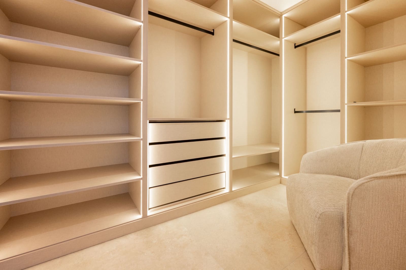 3 quarto Apartamento para venda em Nueva Andalucia com piscina garagem - 1 785 000 € (Ref: 9807654)