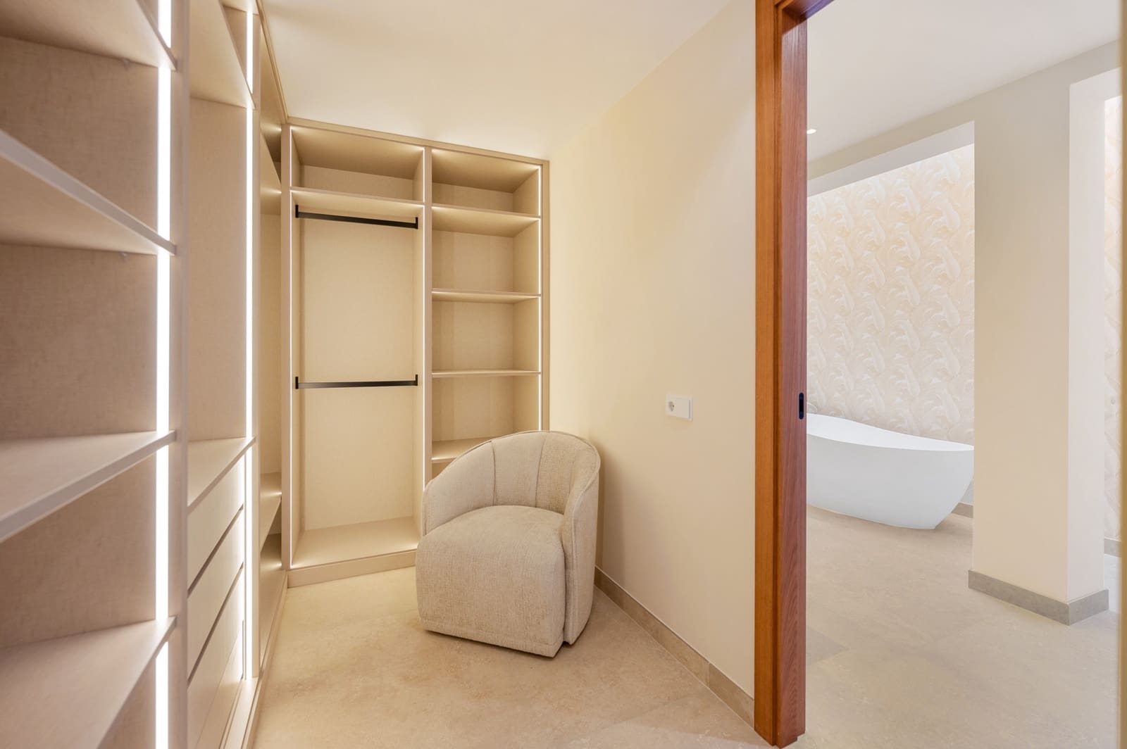 3 quarto Apartamento para venda em Nueva Andalucia com piscina garagem - 1 785 000 € (Ref: 9807654)