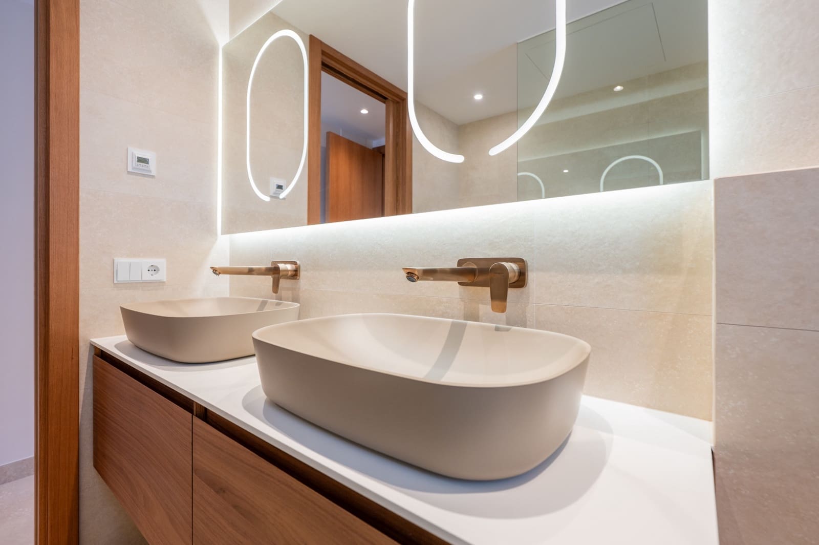 3 quarto Apartamento para venda em Nueva Andalucia com piscina garagem - 1 785 000 € (Ref: 9807654)