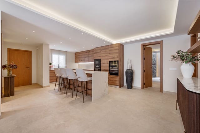 3 quarto Apartamento para venda em Nueva Andalucia, Marbella com piscina garagem - 1 785 000 € (Ref: 9807654)