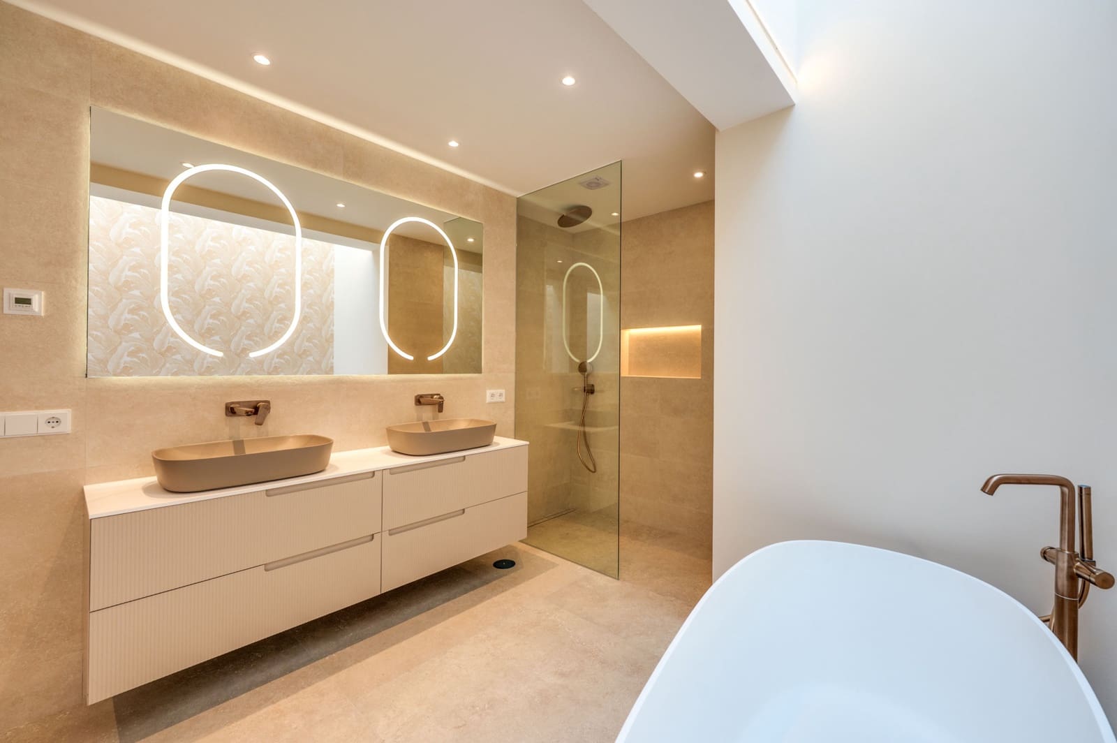 3 bedroom Apartment for sale in Nueva Andalucia with pool garage - € 1,785,000 (Ref: 9807654)