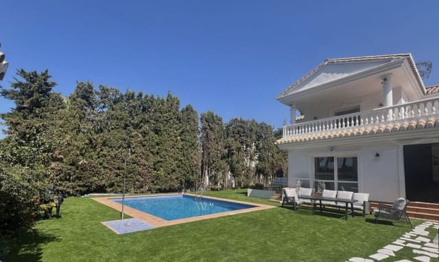 4 makuuhuone Huvila myytävänä paikassa Marbella mukana uima-altaan 
autotalli - 1 290 000 € (Ref: 9807655)