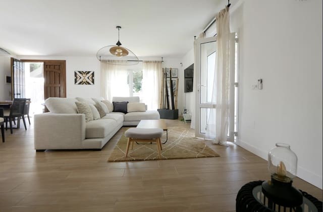 4 sypialnia Willa na sprzedaż w Marbella z basenem garażem - 1 290 000 € (Ref: 9807655)