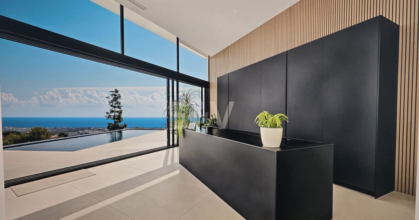 4 bedroom Villa for sale in Marbella with pool garage - € 3,995,000 (Ref: 9821997)