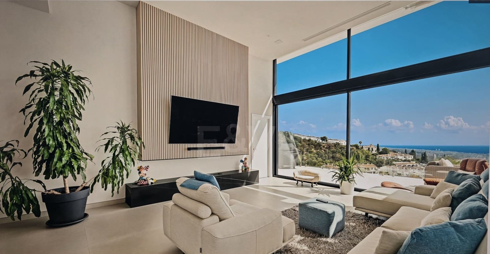 4 bedroom Villa for sale in Marbella with pool garage - € 3,995,000 (Ref: 9821997)