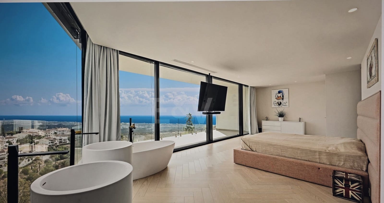 4 bedroom Villa for sale in Marbella with pool garage - € 3,995,000 (Ref: 9821997)