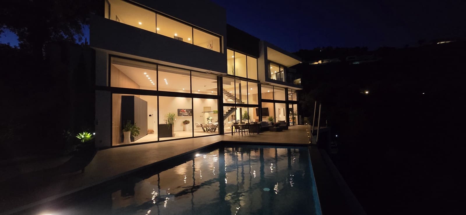 4 bedroom Villa for sale in Marbella with pool garage - € 3,995,000 (Ref: 9821997)