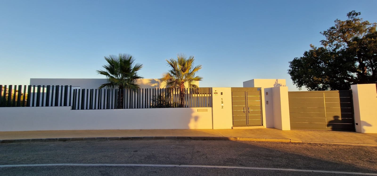 4 bedroom Villa for sale in Marbella with pool garage - € 3,995,000 (Ref: 9821997)