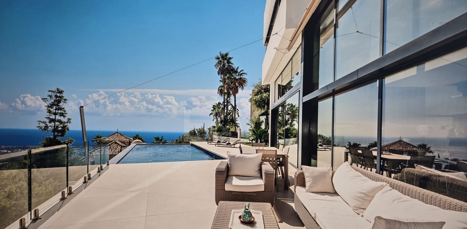 4 bedroom Villa for sale in Marbella with pool garage - € 3,995,000 (Ref: 9821997)
