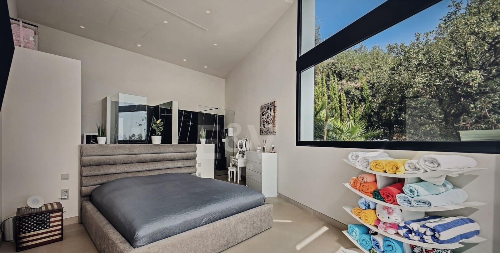 4 bedroom Villa for sale in Marbella with pool garage - € 3,995,000 (Ref: 9821997)