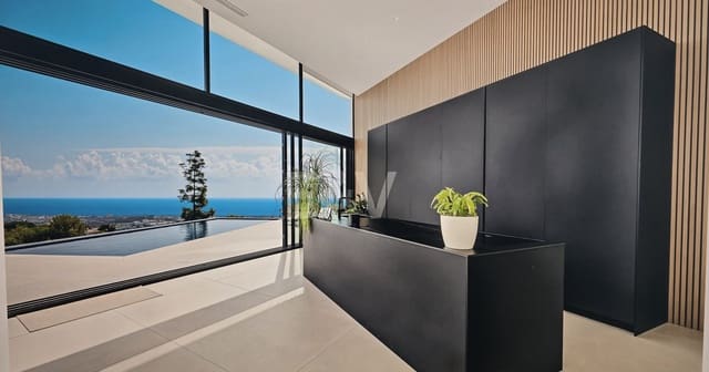 4 Zimmer Villa zu verkaufen in Marbella mit Pool Garage - 3.995.000 € (Ref: 9821997)