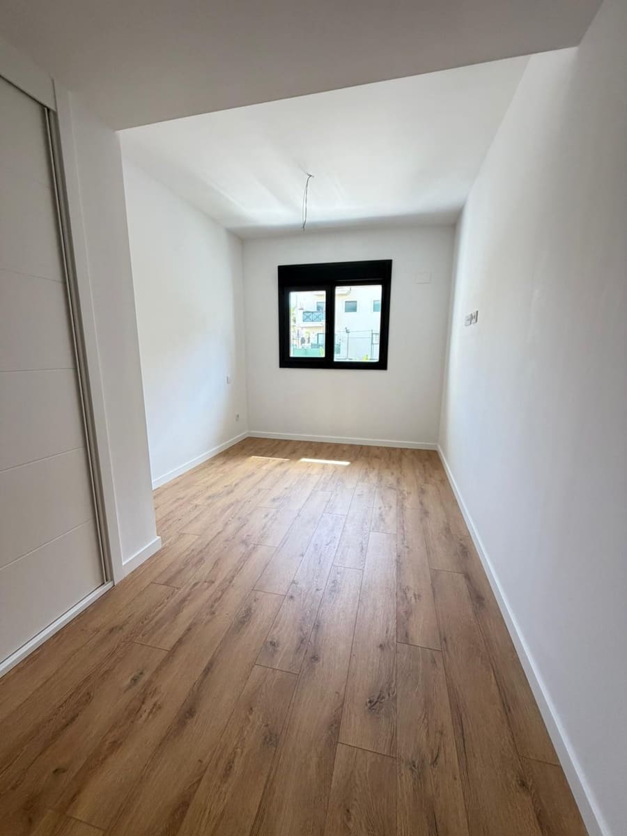 2 bedroom Apartment for sale in Estepona with pool garage - € 579,000 (Ref: 9844828)