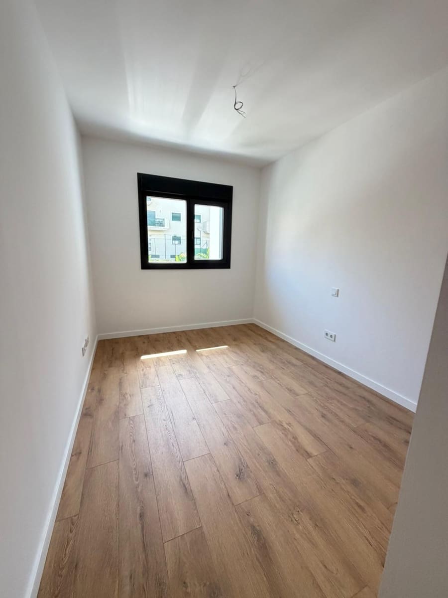 2 bedroom Apartment for sale in Estepona with pool garage - € 579,000 (Ref: 9844828)