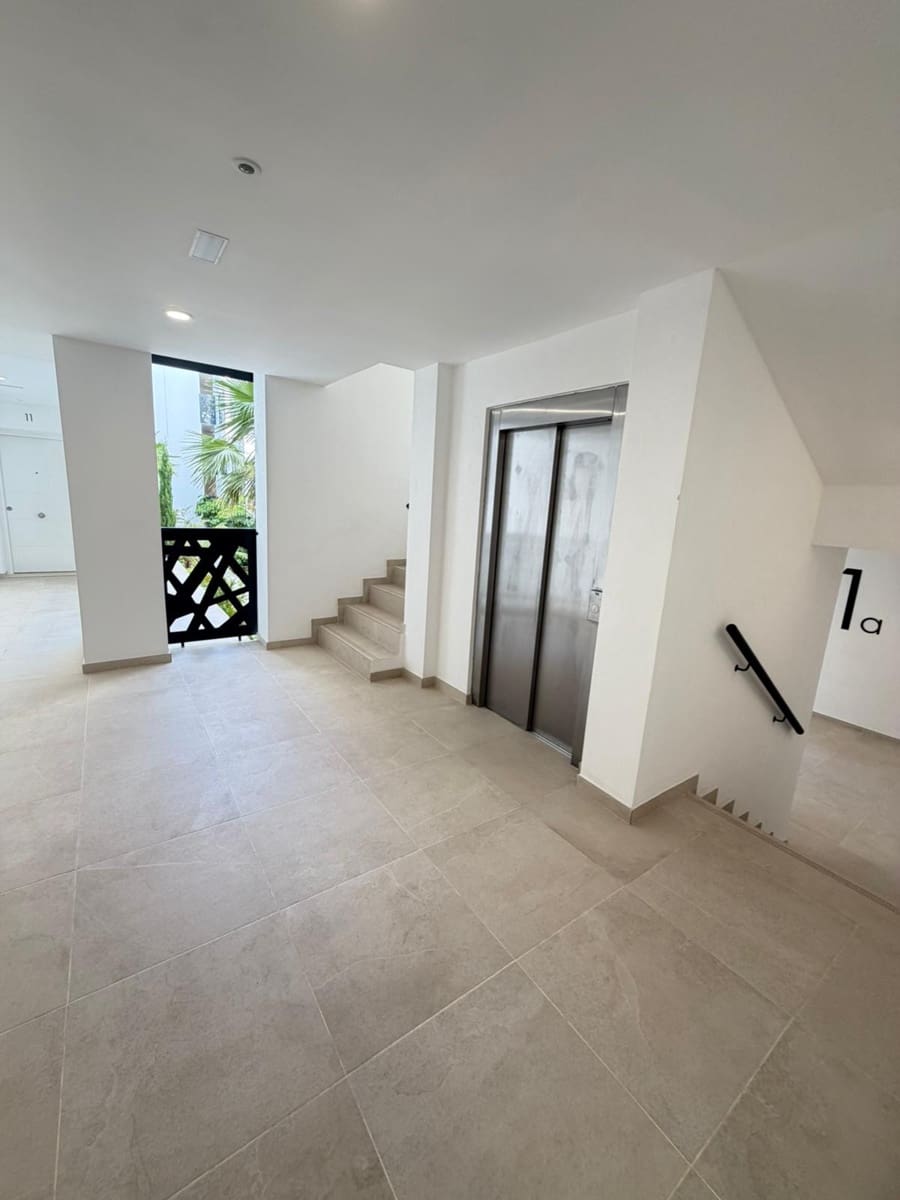 2 bedroom Apartment for sale in Estepona with pool garage - € 579,000 (Ref: 9844828)