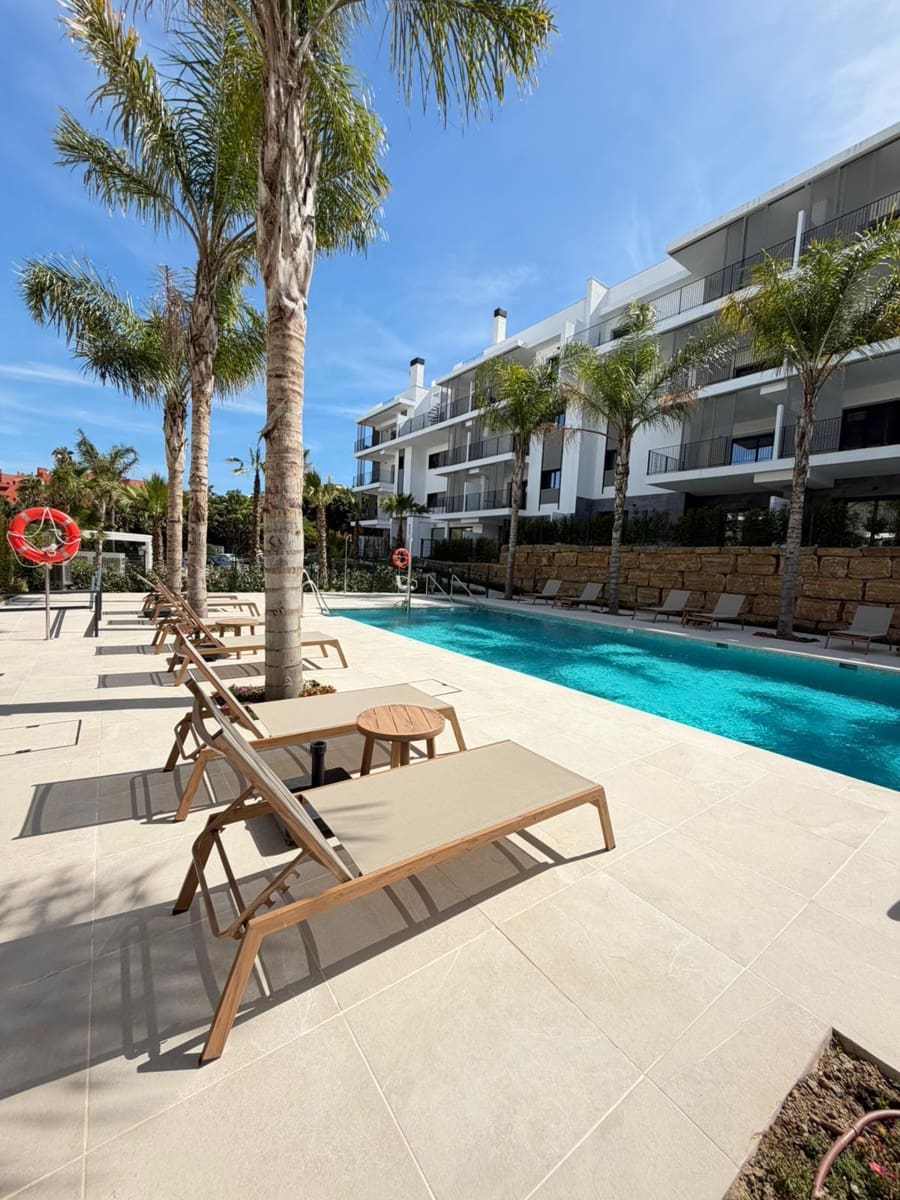 2 bedroom Apartment for sale in Estepona with pool garage - € 579,000 (Ref: 9844828)