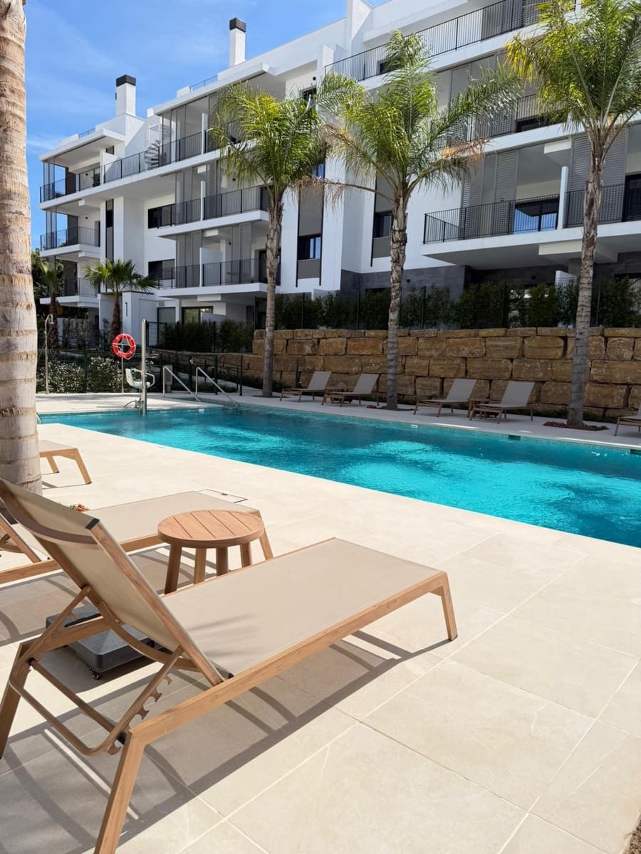 2 bedroom Apartment for sale in Estepona with pool garage - € 579,000 (Ref: 9844828)