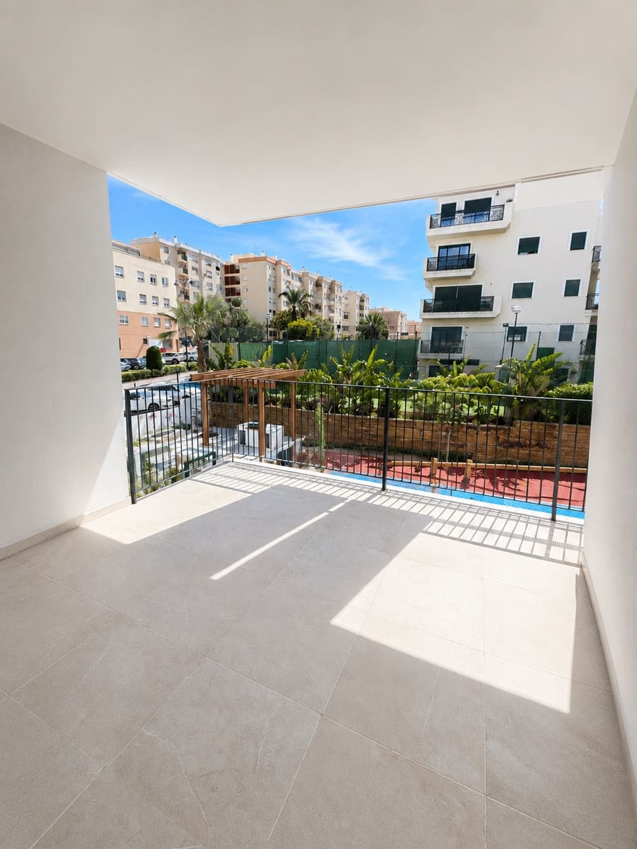2 bedroom Apartment for sale in Estepona with pool garage - € 579,000 (Ref: 9844828)