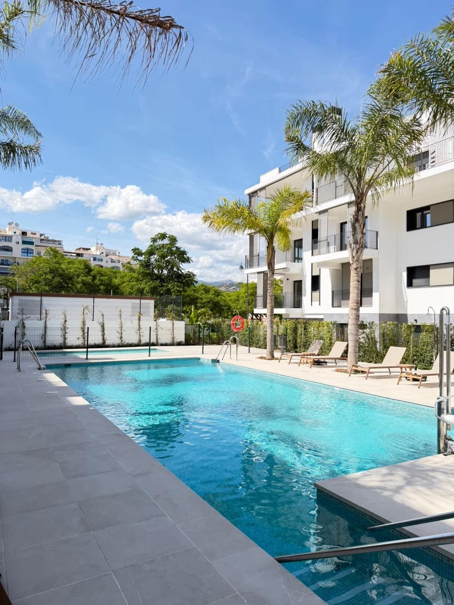 2 bedroom Apartment for sale in Estepona with pool garage - € 579,000 (Ref: 9844828)