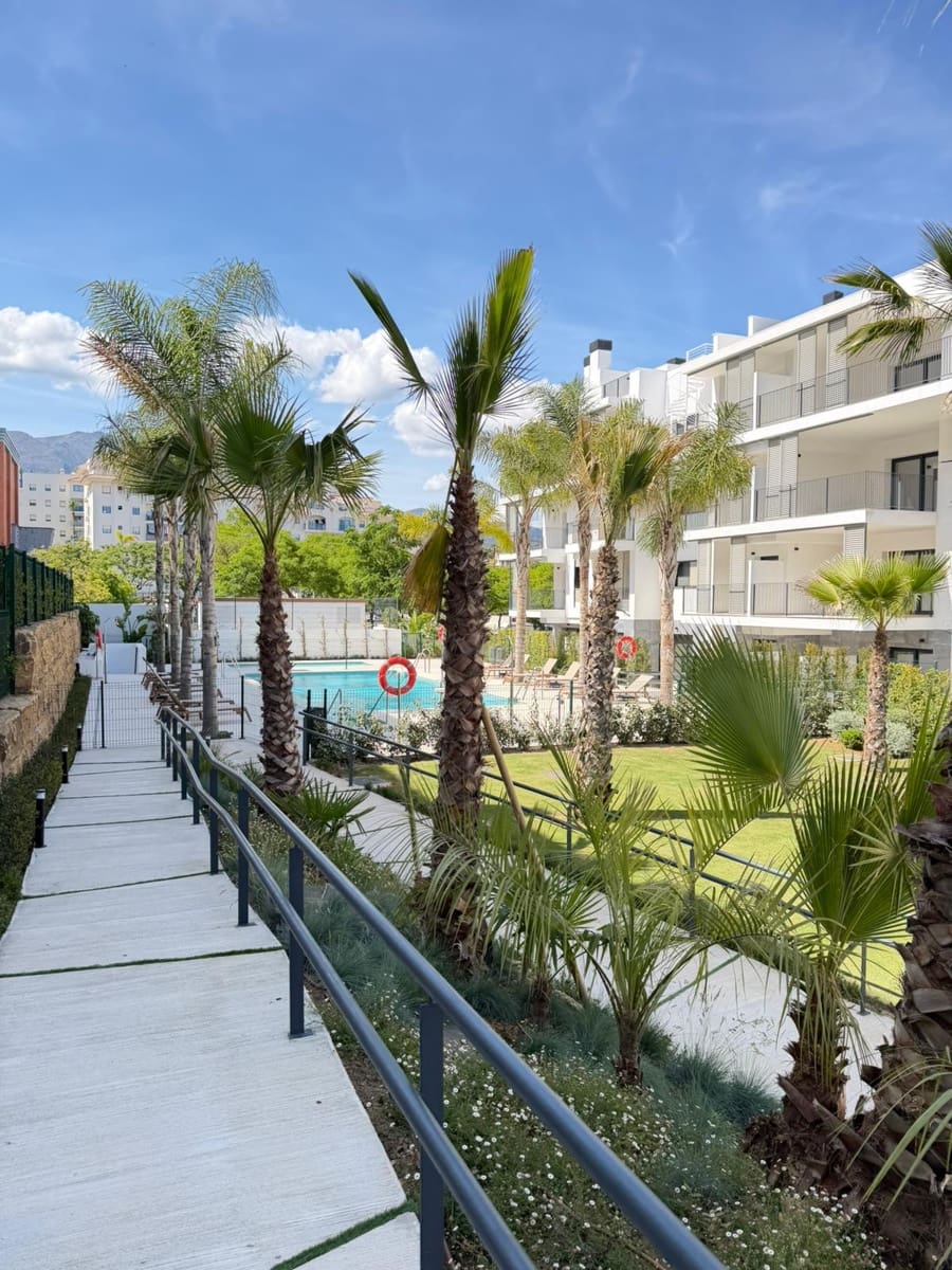 2 bedroom Apartment for sale in Estepona with pool garage - € 579,000 (Ref: 9844828)
