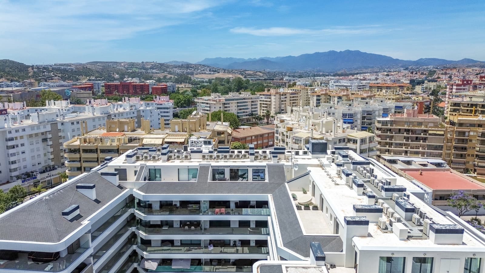 3 makuuhuone Kattohuoneisto myytävänä paikassa Fuengirola mukana uima-altaan 
autotalli - 1 749 000 € (Ref: 9906823)