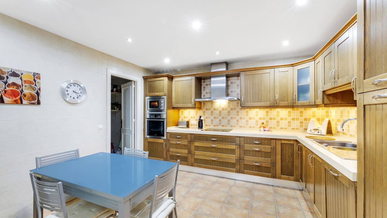 3 Zimmer Apartment zu verkaufen in Nueva Andalucia mit Pool - 629.000 € (Ref: 9910016)