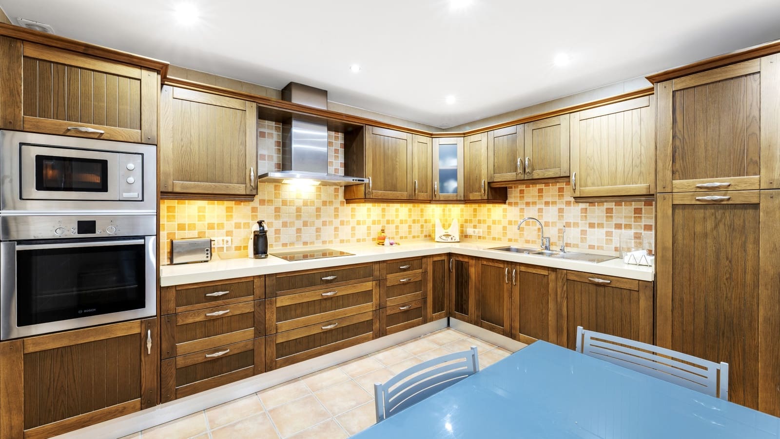 3 Zimmer Apartment zu verkaufen in Nueva Andalucia mit Pool - 629.000 € (Ref: 9910016)