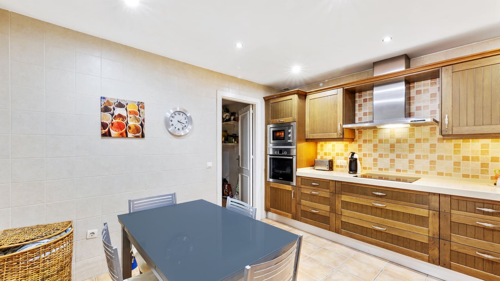3 Zimmer Apartment zu verkaufen in Nueva Andalucia mit Pool - 629.000 € (Ref: 9910016)