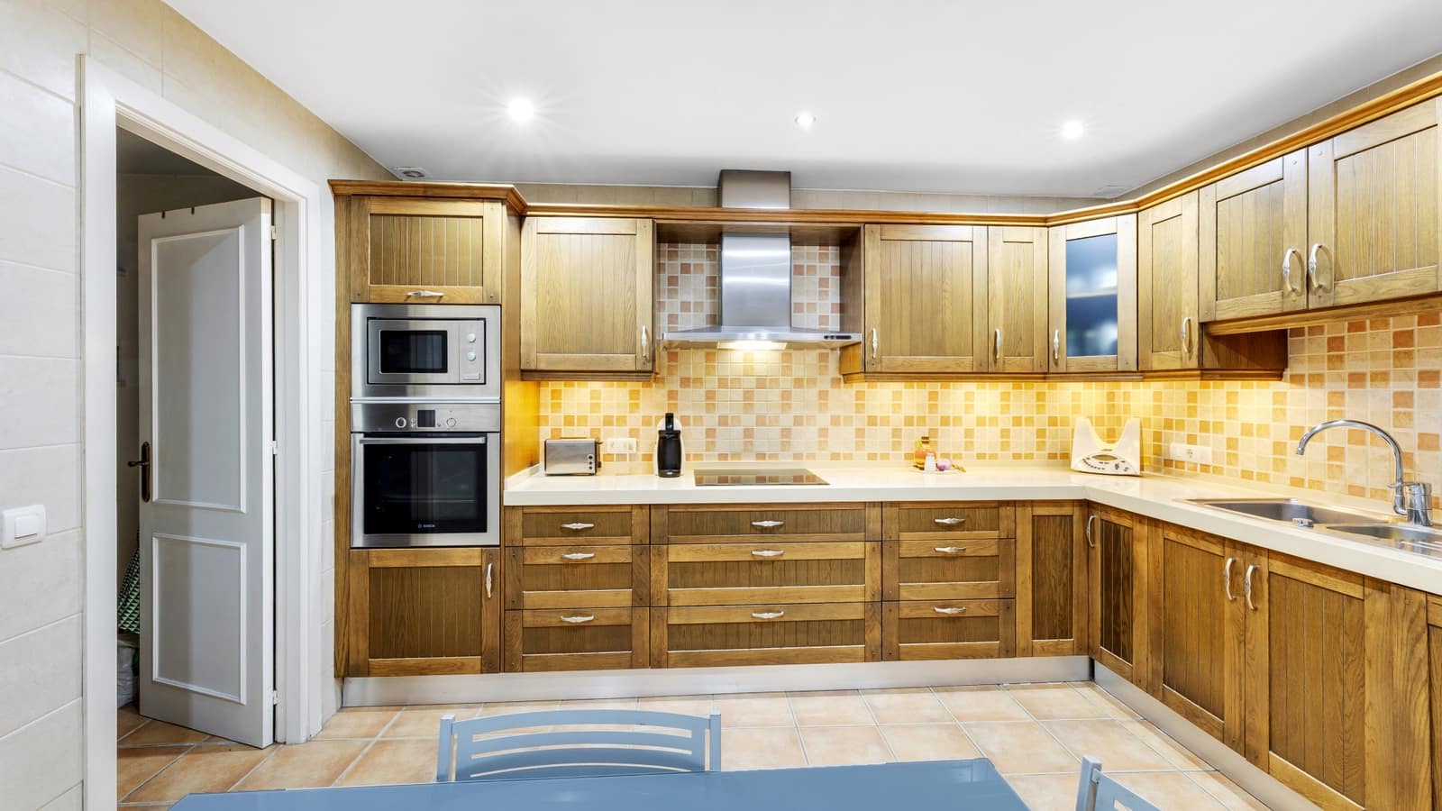 3 Zimmer Apartment zu verkaufen in Nueva Andalucia mit Pool - 629.000 € (Ref: 9910016)