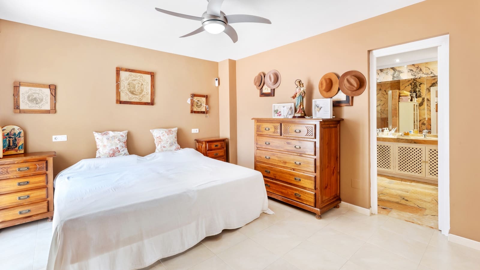 3 Zimmer Apartment zu verkaufen in Nueva Andalucia mit Pool - 629.000 € (Ref: 9910016)